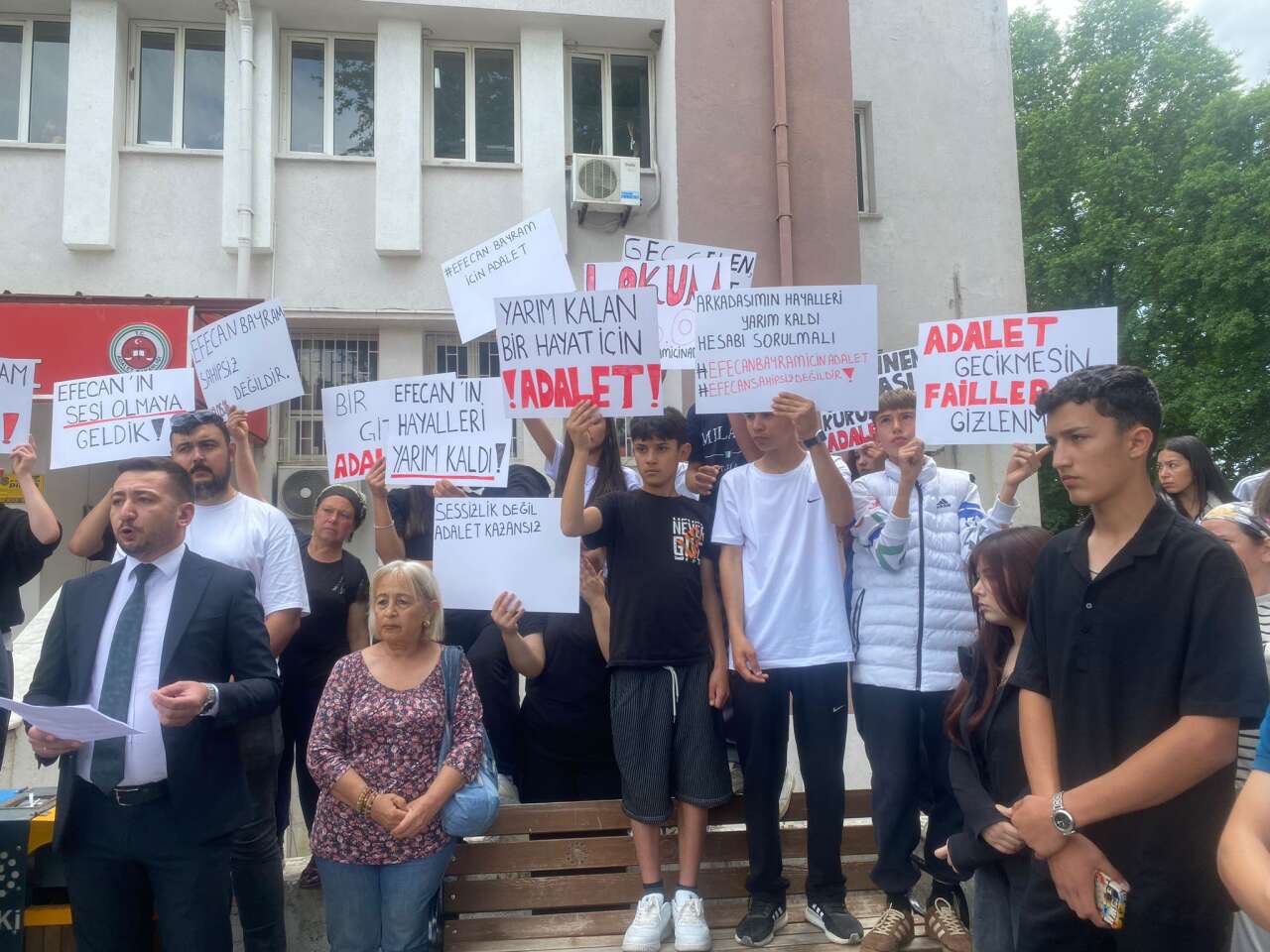 Köyceğiz’de Adalet Yürüyüşü: Acılı Anne Feryat Etti “Benim Oğlumu Aldılar, Beni de Alın” 7